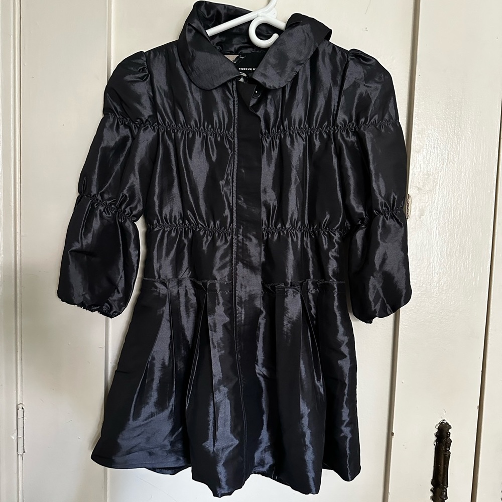 Lightweight wind or rain jacket